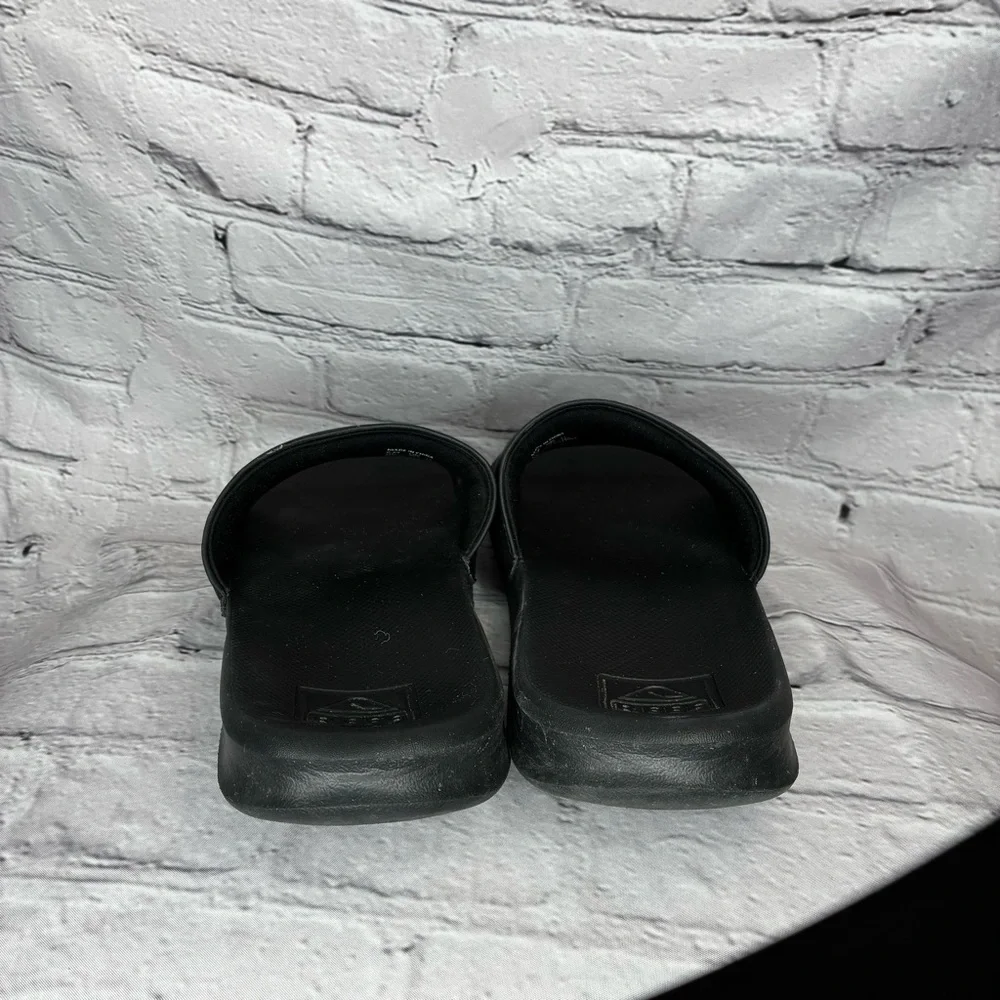 Reef Men’s Black Slide Summer Poolside Vacation Sandals White Logo Size 11 AS IS